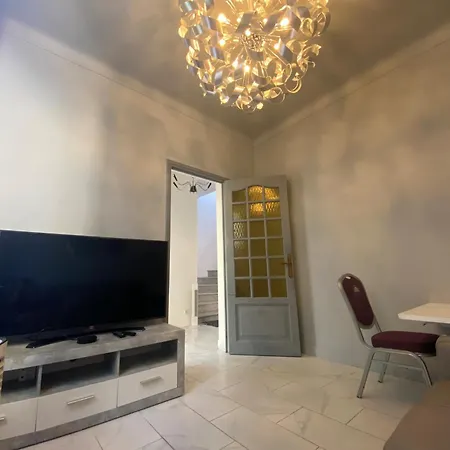 Charming House Near Center With New Air Conditioner Nice