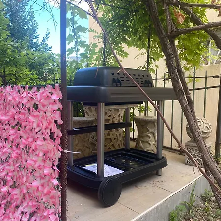 Charming House Near Center With New Air Conditioner *