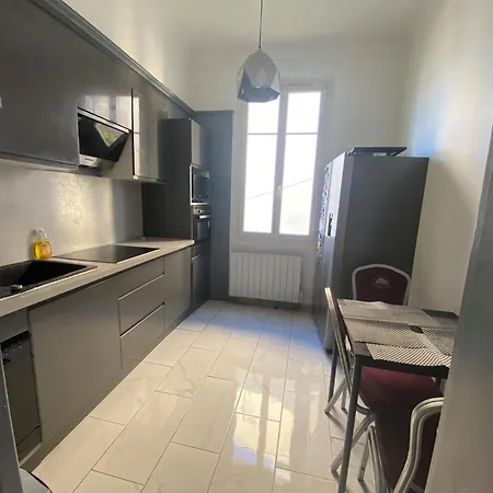 Charming House Near Center Apartment *