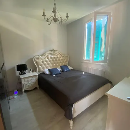 Charming House Near Center With Ac And Free Street Parking