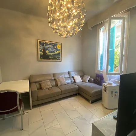Charming House Near Center With Ac And Free Street Parking *