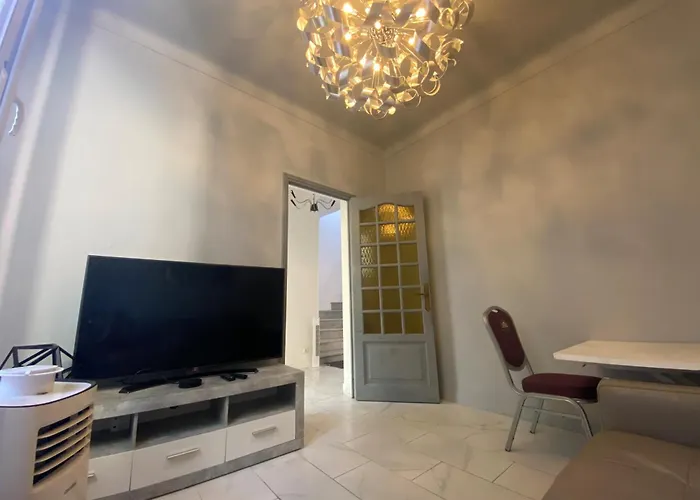 Charming House Near Center With New Air Conditioner Nice