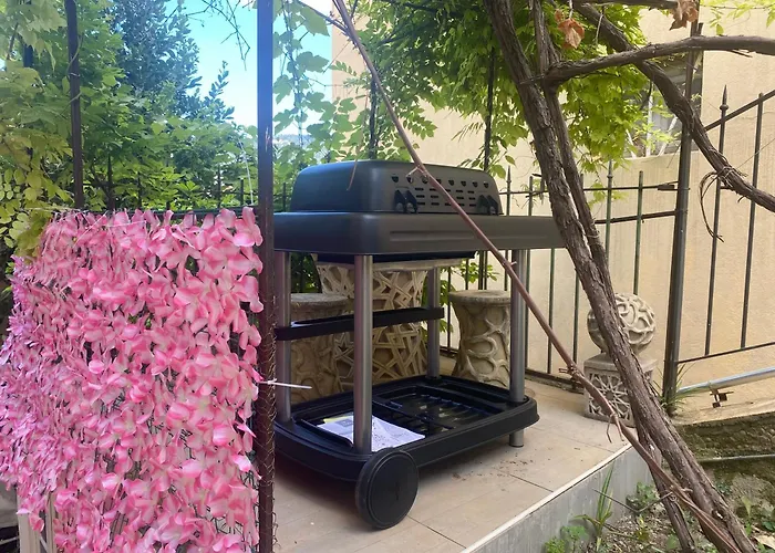 Charming House Near Center With New Air Conditioner *
