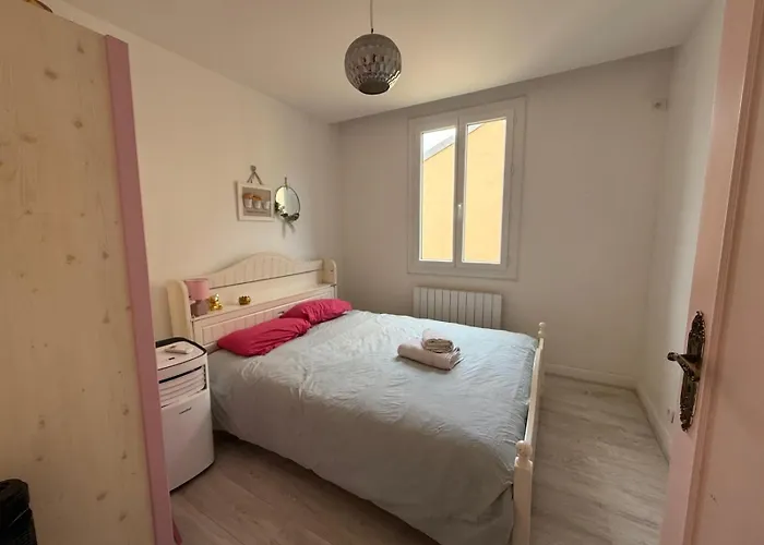 Charming House Near Center With New Air Conditioner Nice